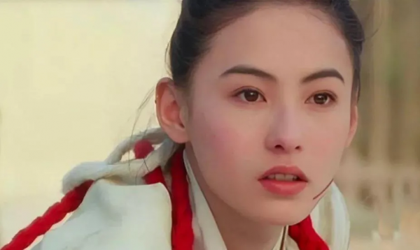 過氣女藝人的窘況：顏值跌落、身體不好、直播尷尬，時不時被扎心