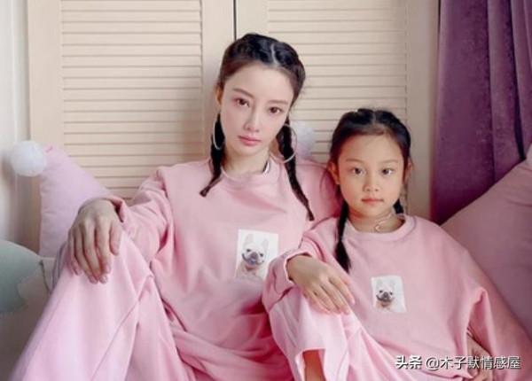 37歲結婚，39歲生下兒子，40歲生下女兒的安以軒，滿屏都是幸福