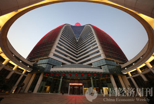 陳峰何以至此?總是把因果掛在嘴邊,佛經成行動指南 陳峰何以至此?總是把因果掛在嘴邊,佛經成行動指南