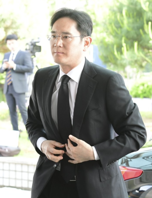 三星掌門人李在鎔：因賄賂朴槿惠鋃鐺入獄，總統迫於壓力將其釋放