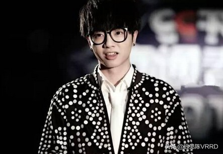 “火星男孩”華晨宇,和他靠著“不食人間煙火”人設乾的事兒 “火星男孩”華晨宇,和他靠著“不食人間煙火”人設乾的事兒