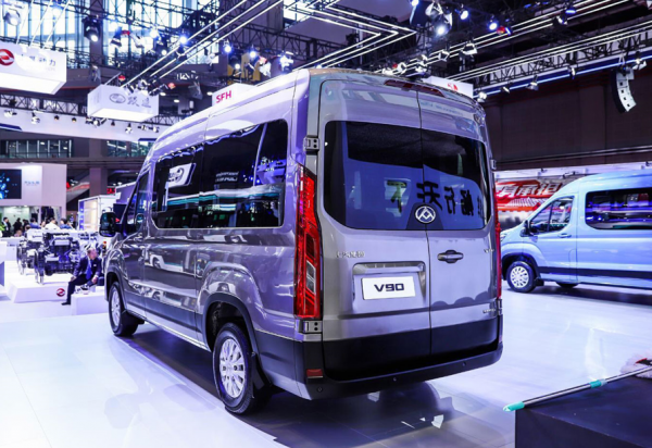 自駕遊想要空間大隻有MPV？長途自駕選這款國產輕客車真的很不錯