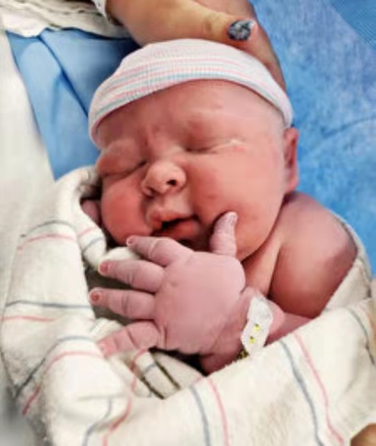 36歲媽媽歷經19次流產,生下了12.8斤嬰兒,醫生:28年來從未見過 36歲媽媽歷經19次流產,生下了12.8斤嬰兒,醫生:28年來從未見過