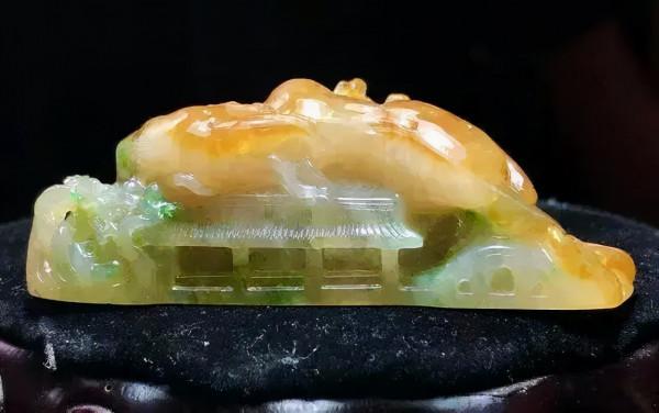 五萬元 拿下的大馬坎翡翠原石,成品堪稱珍品 五萬元 拿下的大馬坎翡翠原石,成品堪稱珍品