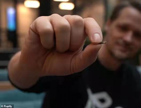 瑞典公司發明植入體內的晶片,能記錄新冠疫苗護照等情況 瑞典公司發明植入體內的晶片,能記錄新冠疫苗護照等情況