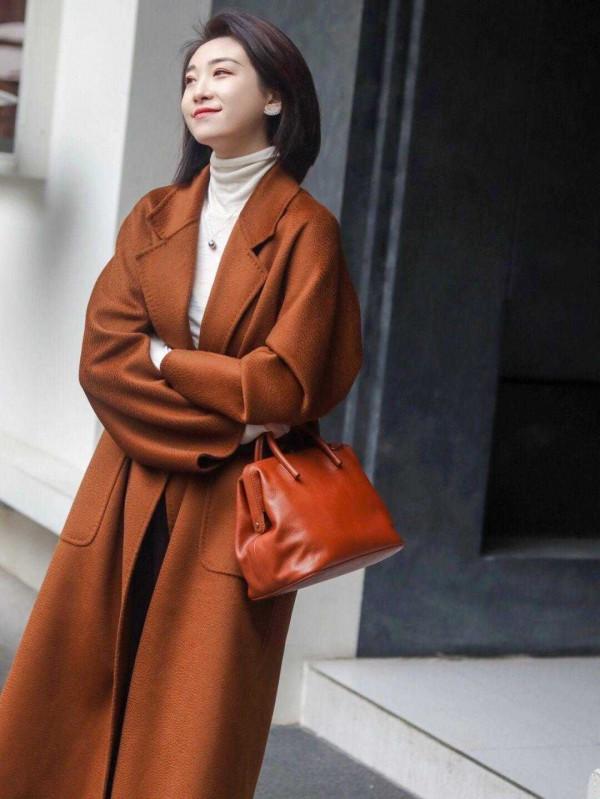 真正聰明的女人，通勤大衣都愛這樣穿，獨具特色又幹練顯氣質