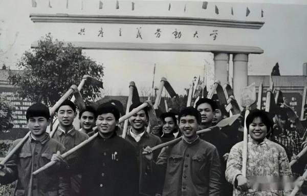 知青往事：插隊時認識了農村初戀，後來結婚生子留在陝北當了老師