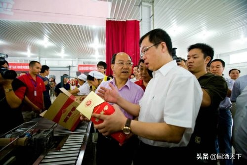 劍南春 巔峰時期號稱“茅五劍”三分天下，因內部腐敗上市遙遙無期