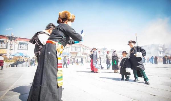 西藏高原上的美景美女