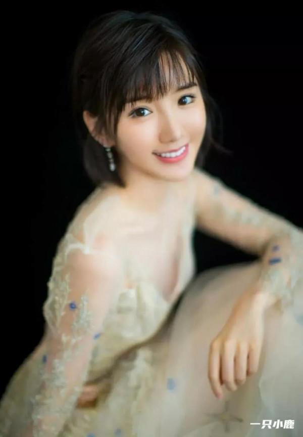 毛曉彤美照一冊，欣賞