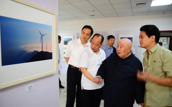 他從政湖南四十五年,61歲成為省委書記,今年93歲,酷愛書畫作詩 他從政湖南四十五年,61歲成為省委書記,今年93歲,酷愛書畫作詩