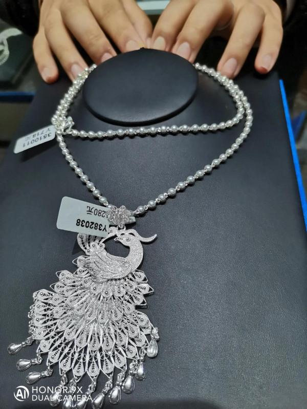 苗寨景區旅遊,看上價值2500元的銀碗值得買嗎?有沒有收藏價值? 苗寨景區旅遊,看上價值2500元的銀碗值得買嗎?有沒有收藏價值?