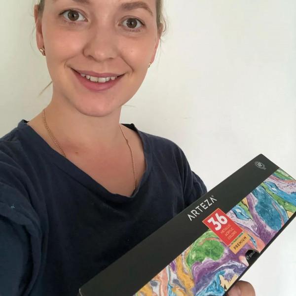 土豪辣媽用1000元一瓶顏料直接砸著畫，真不心疼！看見成品我閉嘴