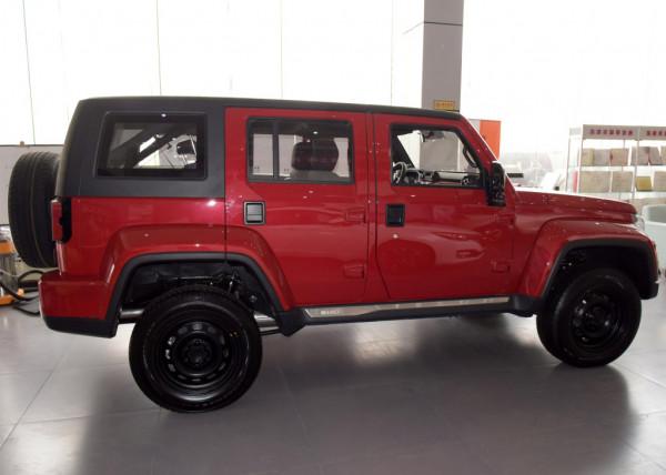 北京BJ40公務版實拍，配置精簡，鋼輪轂+收音機，2.0T+四驅動力