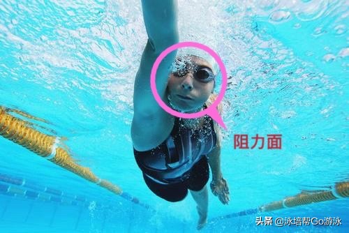自由泳：更好的頭部位置與意識，持續保持流線型