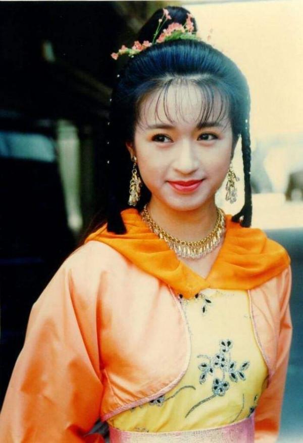 異域扮相驚豔的古裝美人,只服這8位,辨識度高不說還靈氣逼人 異域扮相驚豔的古裝美人,只服這8位,辨識度高不說還靈氣逼人