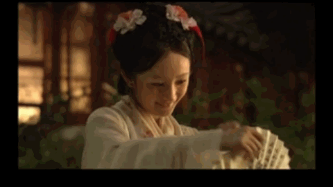 紅樓夢名場面，六版晴雯撕扇，誰靈巧可愛，誰在鬧笑話？