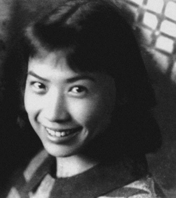 1937年，一小姑娘來到八路軍辦事處哀求道：我要找我的爸爸周恩來