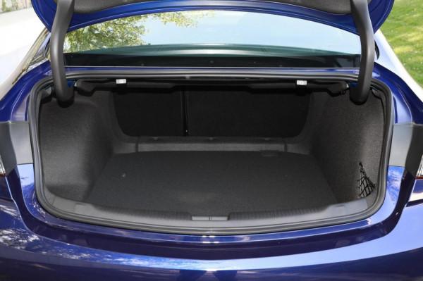 君威:中型車,237馬力,操控底子令人更討喜 君威:中型車,237馬力,操控底子令人更討喜