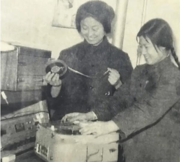 國民大姐敬一丹:26歲嫁初戀,老公是億萬富商,女兒嫁蘇格蘭小夥 國民大姐敬一丹:26歲嫁初戀,老公是億萬富商,女兒嫁蘇格蘭小夥