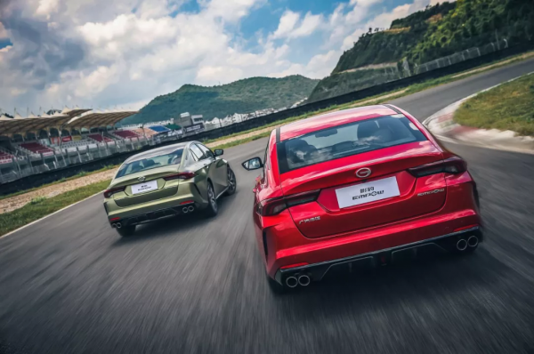 原廠改裝排氣,駕駛氛圍滿分,最近大熱的傳祺影豹到底怎樣? 原廠改裝排氣,駕駛氛圍滿分,最近大熱的傳祺影豹到底怎樣?