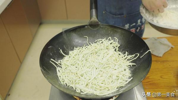 河南人有多愛吃麵條？黏糊糊的蘿蔔絲湯麵條，天冷懟一碗渾身暖和