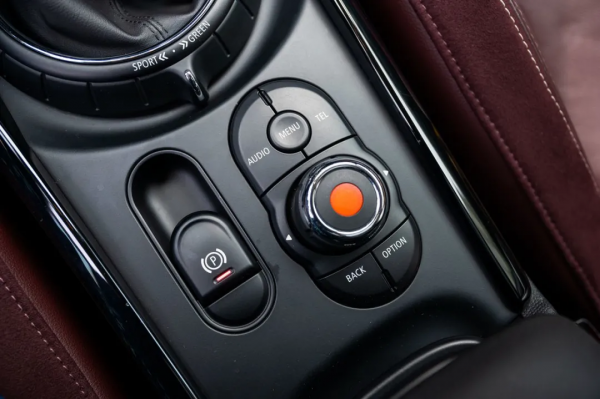 極致的英紳範兒,高配MINI,能把玩,能家用——Clubman Cooper 極致的英紳範兒,高配MINI,能把玩,能家用——Clubman Cooper