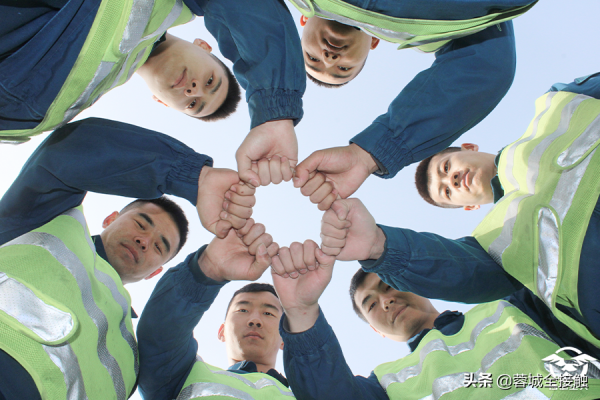 實兵實彈!直擊多彈型、多批次機務保障現場 實兵實彈!直擊多彈型、多批次機務保障現場