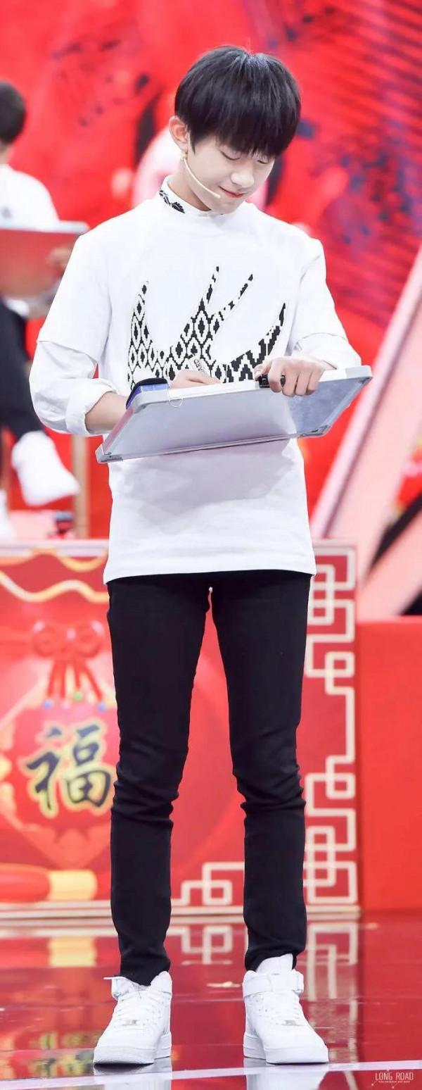 易烊千璽竟然參演了《鐵梨花》，不要說我是最後一個知道的