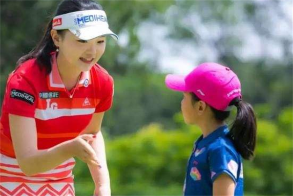 劉國樑女兒打高爾夫7歲奪冠，8歲獲兩位數獎牌，幾乎沒有對手