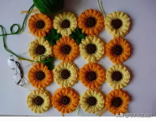這朵向日葵超級美，學會鉤一朵就能拼出驚豔的被子與坐墊