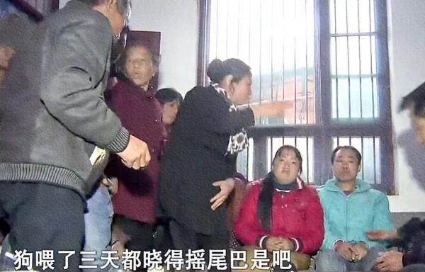 親情:母親去世,連個捧遺像的人都沒有,女兒不願相見,父親大怒 親情:母親去世,連個捧遺像的人都沒有,女兒不願相見,父親大怒