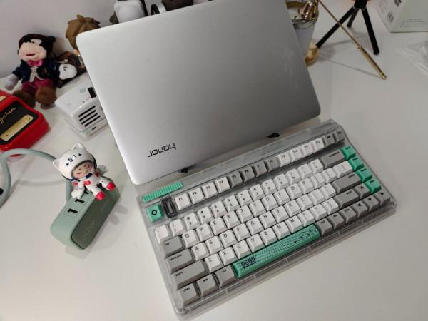 我的桌面1.0分享，美少女的一隅天地