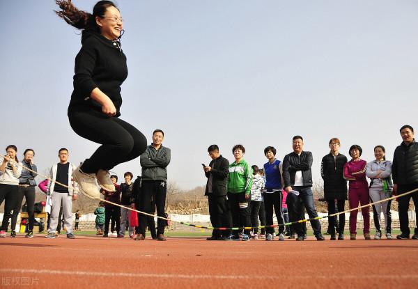 更年期後體重難以控制怎麼辦?注意這三點,保持“少女”身材不難 更年期後體重難以控制怎麼辦?注意這三點,保持“少女”身材不難