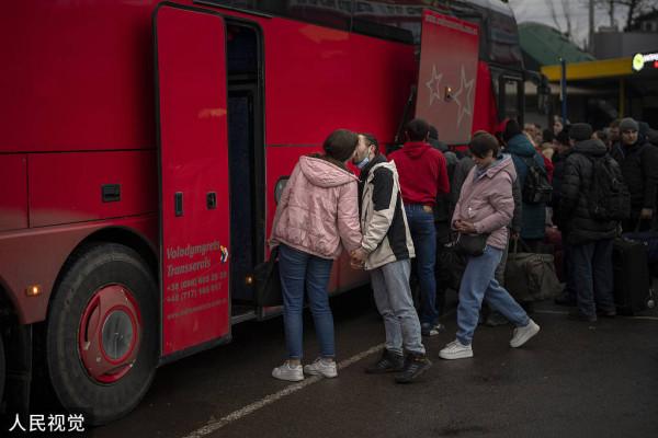 留學生講述逃離烏克蘭細節：手機差點被搶 母親為兒子禱告