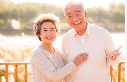 老人想健康長壽，不是多走路和多睡覺，而是保持好心情和營養均衡