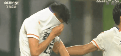 全運會U20男足決賽後,新疆隊拉起感人橫幅:向全國人民致敬,大美新疆歡迎您 全運會U20男足決賽後,新疆隊拉起感人橫幅:向全國人民致敬,大美新疆歡迎您