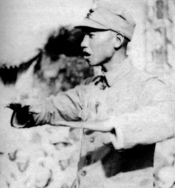 開國上將蕭克的孫子上學時，老師悄悄詢問：你家裡是不是很困難？