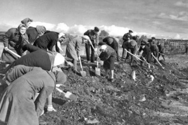 1947年聶榮臻司令員稱讚道:我們的情報組織抵得上十萬兵馬 1947年聶榮臻司令員稱讚道:我們的情報組織抵得上十萬兵馬