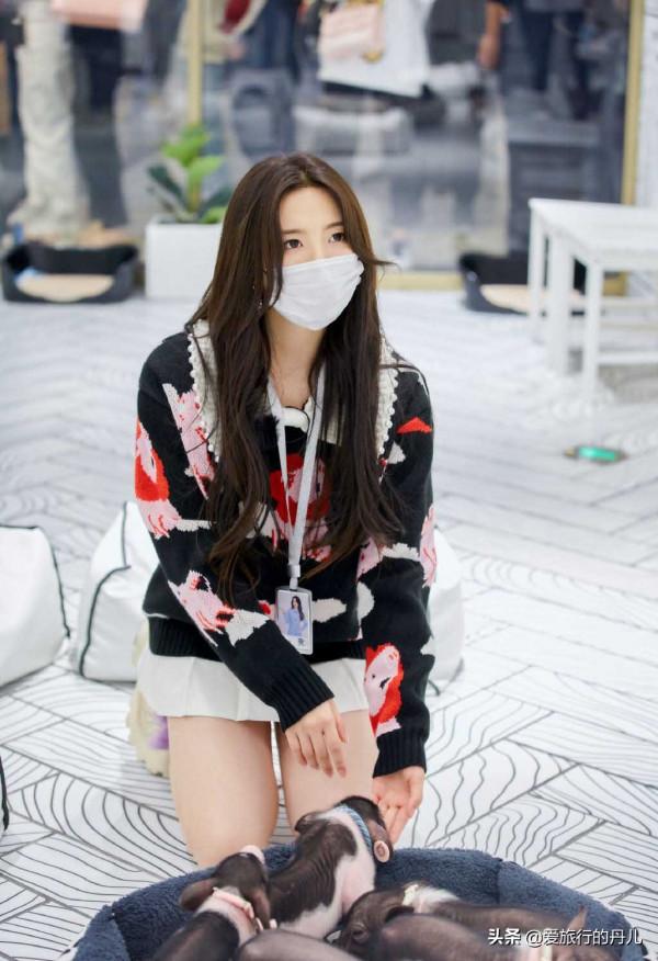 楊超越真有少女感！綜藝錄製私服照，每一套都很美