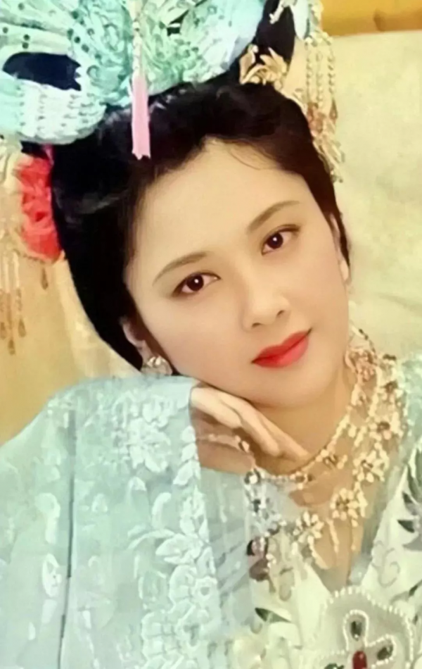 朱琳:優雅唯美高畫質寫真珍藏版(後幾張劇中美照) 朱琳:優雅唯美高畫質寫真珍藏版(後幾張劇中美照)