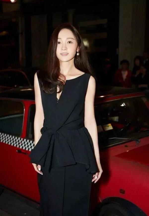 姚笛現在開始走知性路線了