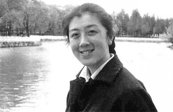 明星之女姚姚：男友自殺後，她未婚先孕和繼父鬧翻，31歲車禍離世