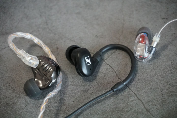 媽媽，我看到了有線耳塞未來的樣子