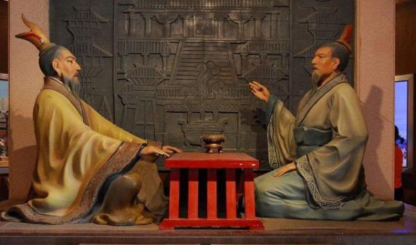 齊桓公想吃人肉，為了討好齊桓公，他親手煮了4歲的兒子