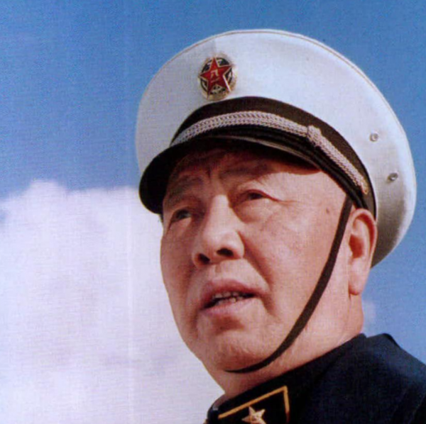 1982年，時年66歲的劉華清擔任海軍司令員，視察後下定決心要整頓