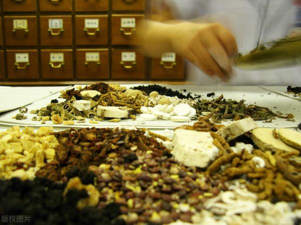 高血脂，多是肝腎陰虛！一張方子滋陰降血脂，改善手麻、腰膝痠軟