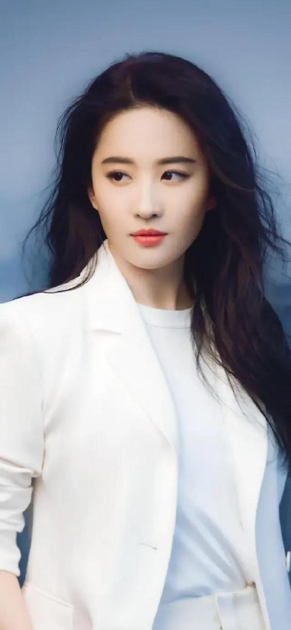 撲面芳香迎面襲人的美，劉亦菲精美大圖集