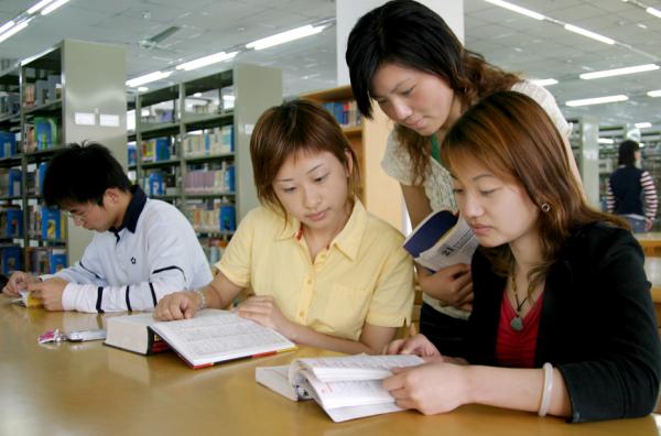 高考712分考上人民大學,畢業後嫁農村光棍,靠領低保生活 高考712分考上人民大學,畢業後嫁農村光棍,靠領低保生活