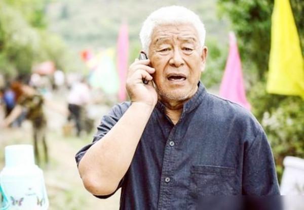 張洪傑帶癱瘓妻子拍戲,被兒女吸血,曾坦言:身後十幾匹“狼” 張洪傑帶癱瘓妻子拍戲,被兒女吸血,曾坦言:身後十幾匹“狼”